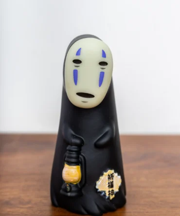 No Face with Lamp